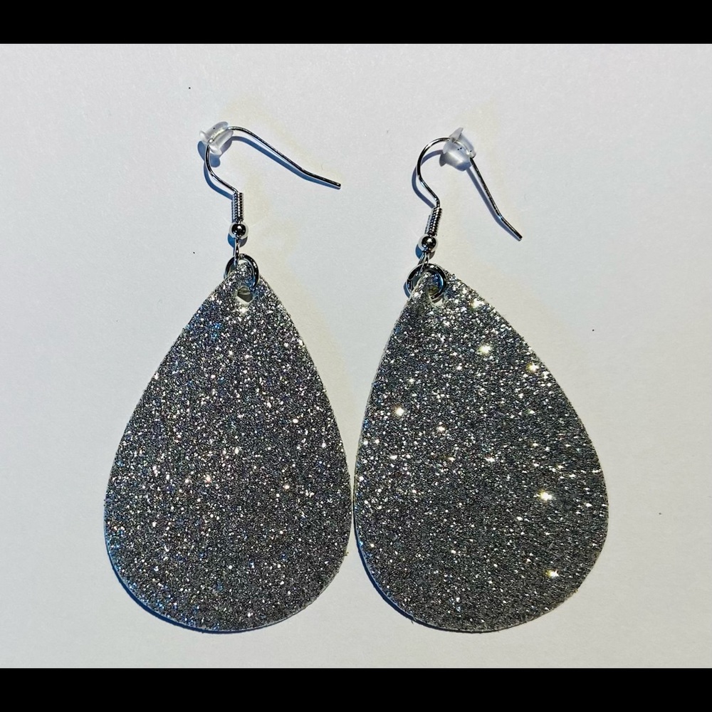 3 for $12 🎉 Faux Leather Teardrop Dangle Earrings